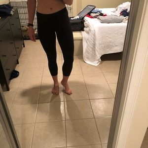 LULULEMON CROP LEGGINGS - Size 10 💕